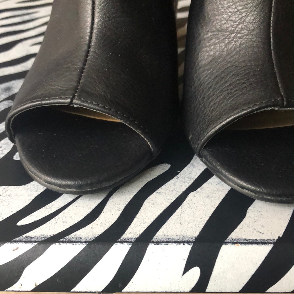 Elegant Black Peep-Toe Leather Shoes(Penny Loves Kenny)